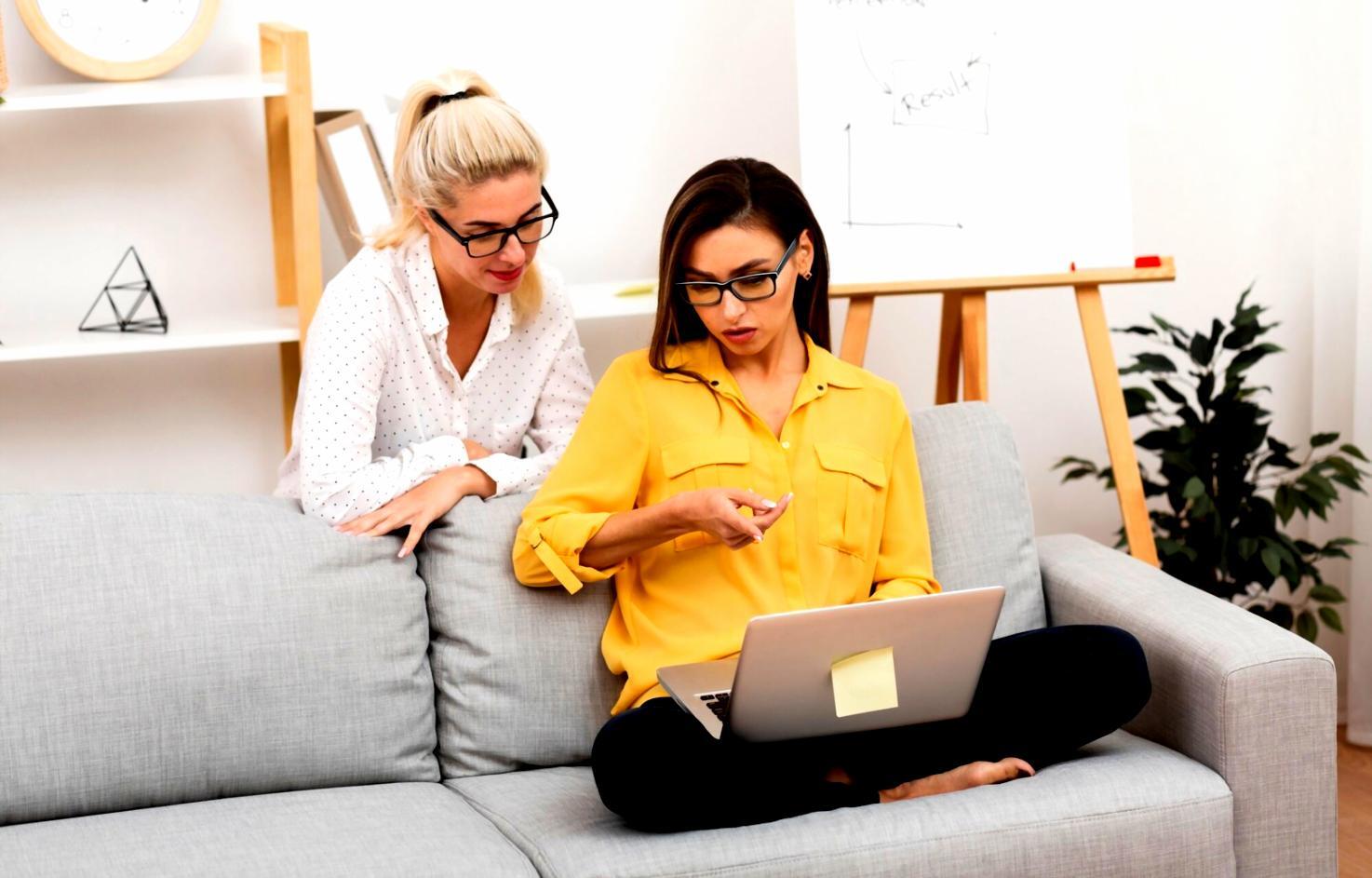 Bureau moderne avec équipements technologiques