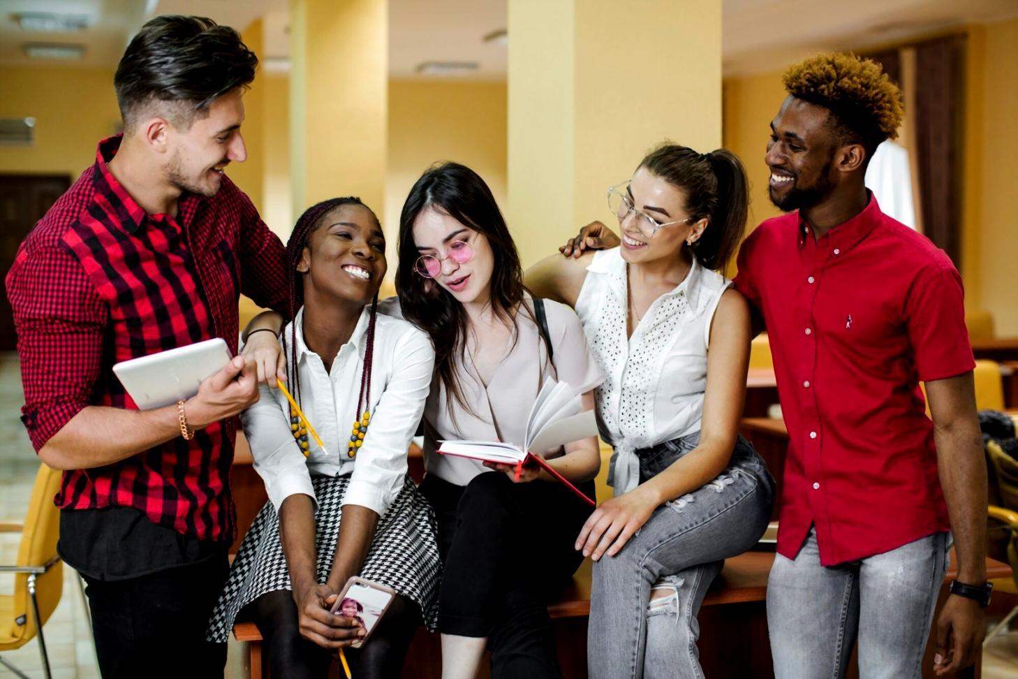 Session de formation kalveriona en cours avec formateur et participants